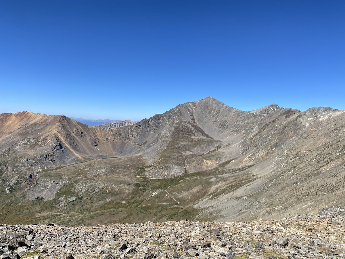 KristenHosman's tweet photo. Spent the day with a former client on top of the world. #colorado #mountiantop @MountEvansCnslt https://t.co/mKsdnFiydB