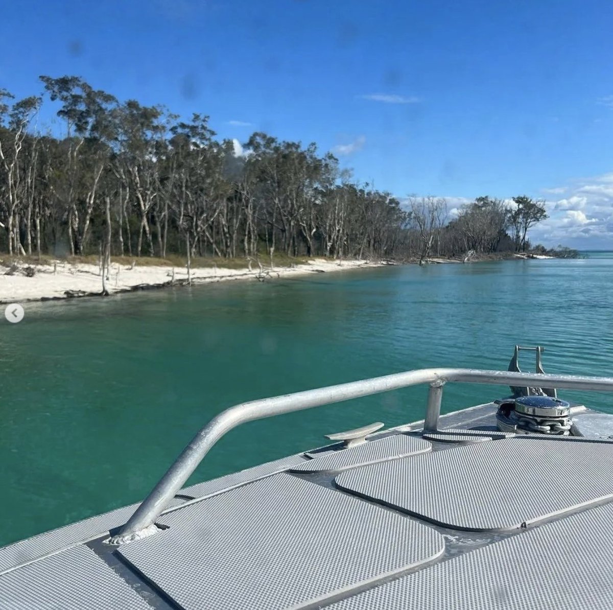 btb_marine's tweet photo. A few pics of @btb_marine's latest new-build 750ULR ultra long range workboat, powered by a 300hp @OXEMARINE diesel outboard engine, at Fraser Island.

#workboat #fraserisland #boating #commercialmarine #ultralongrange #BtBmarine #oxedieseloutboard https://t.co/lM8dGpKEvI