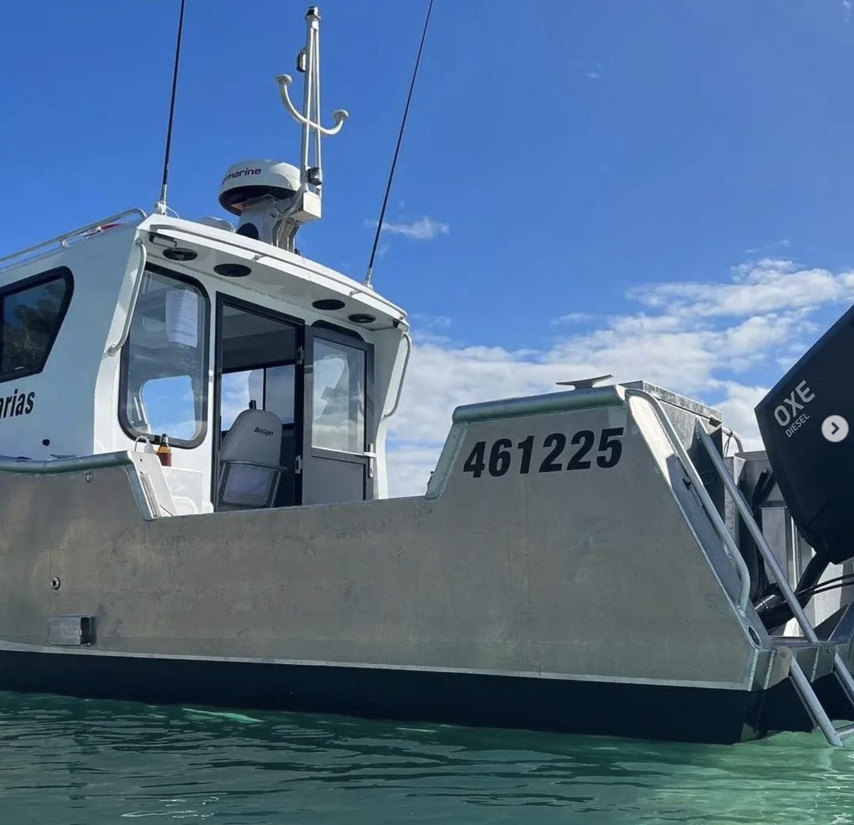 btb_marine's tweet photo. A few pics of @btb_marine's latest new-build 750ULR ultra long range workboat, powered by a 300hp @OXEMARINE diesel outboard engine, at Fraser Island.

#workboat #fraserisland #boating #commercialmarine #ultralongrange #BtBmarine #oxedieseloutboard https://t.co/lM8dGpKEvI