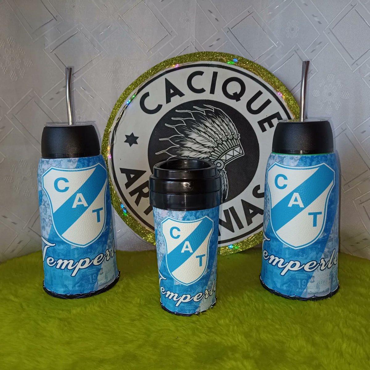 Cacique_Art's tweet photo. Mate Listo con bombilla de acero
Vaso Termico Personalizado
#temperley
#caciqueartesanias
Tu imaginación tú equipo !!
#mate #mateartesanal #mateargentino🇦🇷 #mateartesanales #temperleymivida #temperley💙 #gasolero #matelisto #matear #vasotermico #yerbamate #cafe https://t.co/yT6RkhgL47