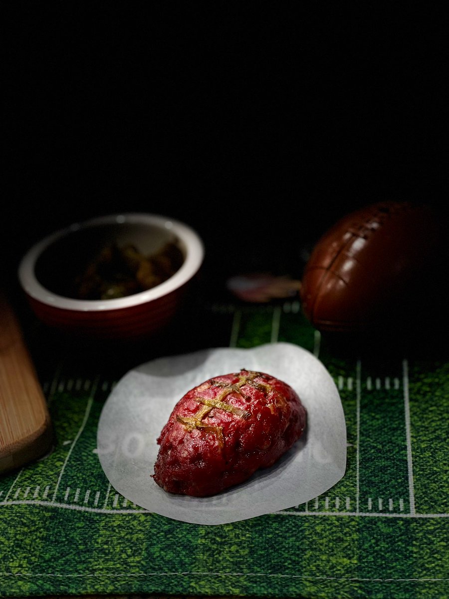 ICanCookThis's tweet photo. Up close and personal pic stuffed football sliders with hatch pepper laces and hatch pepper queso side for dunking! #hatchathome #icancookthat https://t.co/7cVj4JFVy0