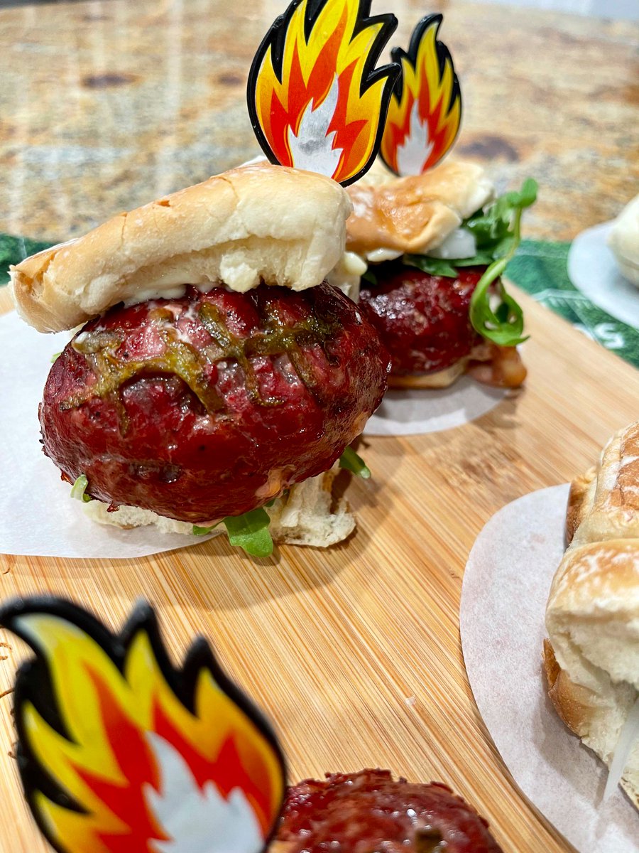 ICanCookThis's tweet photo. Up close and personal pic stuffed football sliders with hatch pepper laces and hatch pepper queso side for dunking! #hatchathome #icancookthat https://t.co/7cVj4JFVy0