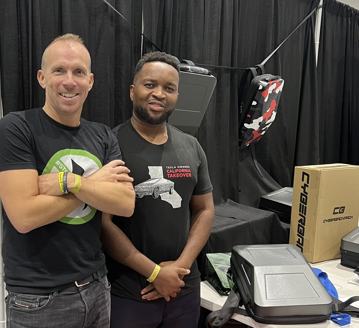 StopBSCampaign's tweet photo. Love these guys, best salesperson at #FullyChargedLIVEUS is on their stand. He’s 11 👀 and their products are 🔥 #Cyberpack #CyberCharger (still time to get some at their booth near the Mega Theater). https://t.co/8XktQePmxu