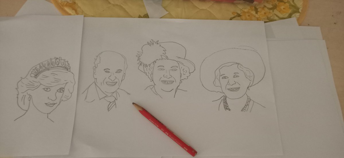 earth_form's tweet photo. @RoyalFamily This Week's Challenge. Thank you Martha Sykes. Attempting to draw Her Majesty in Heaven with her family. From Left to Right. Princess Diana, Prince Philip, Her Majesty the Queen,the Queen Mum, yet to be drawn King George the 6th. A tribute you all. https://t.co/R9IXgtmSOK