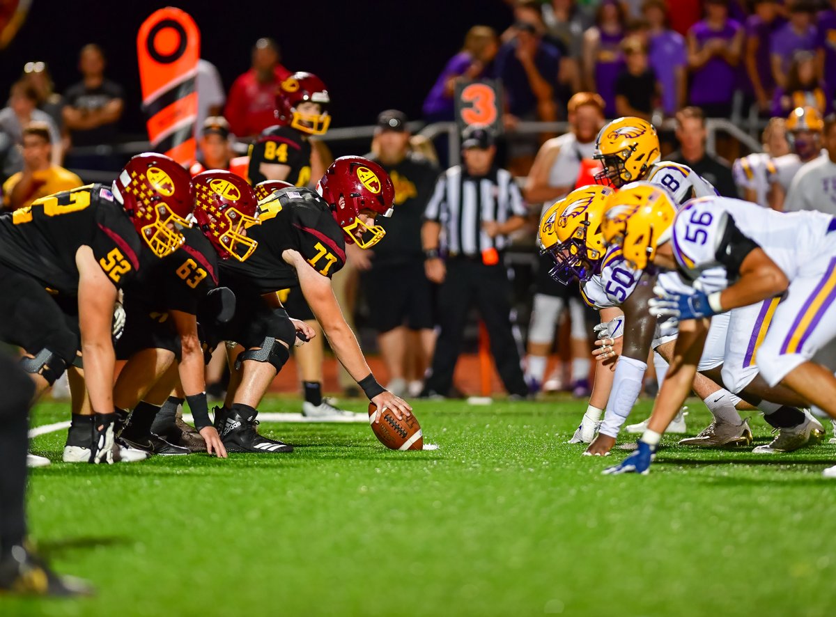 AdamBeese's tweet photo. Always love a hard-fought rivalry game! Pics of the 
@avoneagles vs @avonlakesports Shoremen football game have been posted on MaxPreps.
https://t.co/1IhzNz6v09 
@RespectTheNest @ALHSCheerleader @AvonAthletics @coach_elderm @coachkostelnik #shoremenpride #itsa https://t.co/A8QI8p9MwT