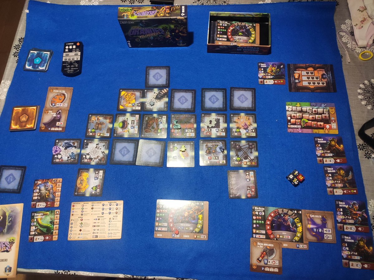 Zumbao_Total's tweet photo. Estreno de este #Pequeñasgrandesmazmorras. La verdad que grandes sensaciones en una caja tan pequeña.
Muy currado y los dados 🤤 me encantan
Me han reventado pero esto no va a quedar así ⚔️
#juegosdemesa #deviriberia #devir #jugandoensolitario https://t.co/7mFEx96sAK