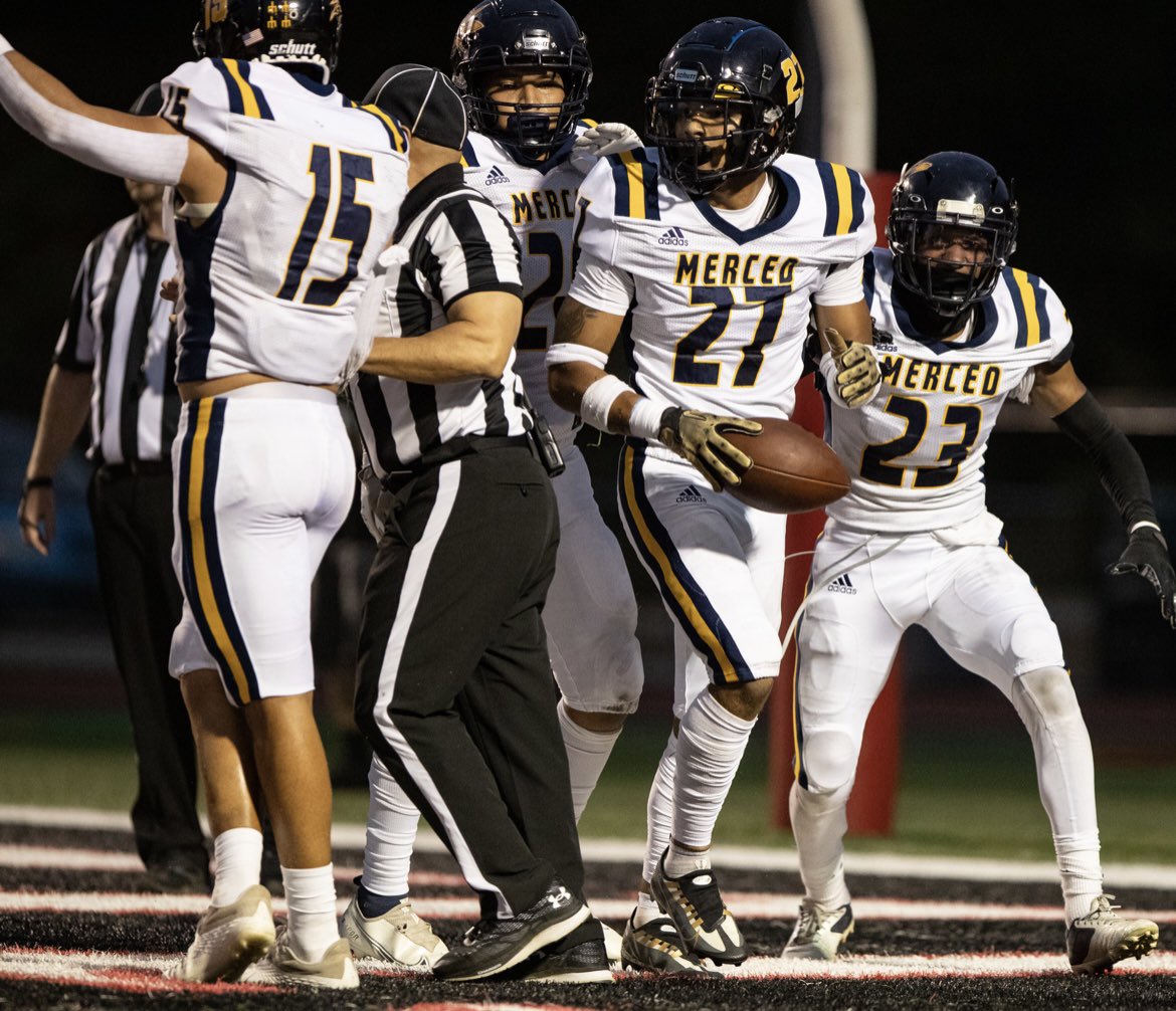 amare_padilla's tweet photo. No handouts. Only ambition #DOBETTER 🔱 🇧🇧 https://t.co/mZkt4DxzaY