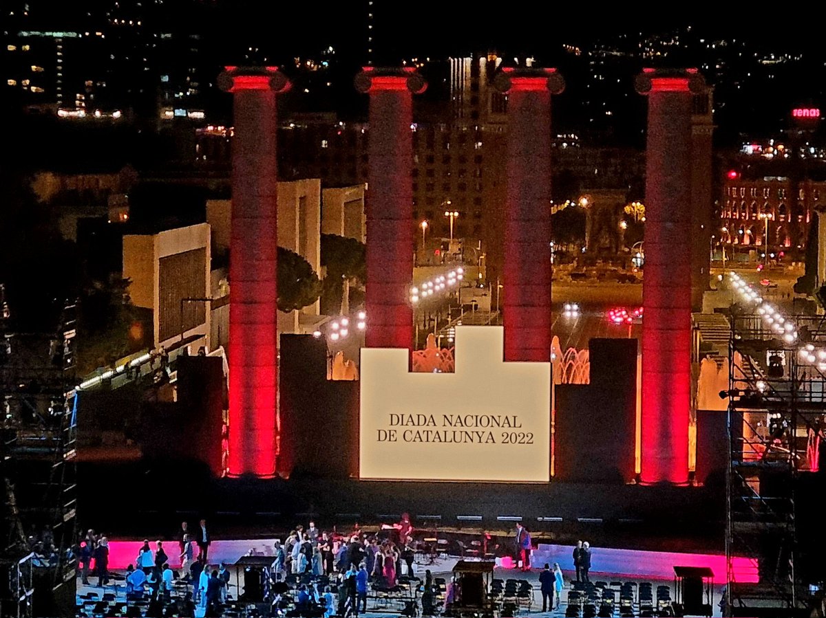 A l'acte Institucional de la #Diada2022, conjuntament amb els companys de l' <a href="/avpcsvc/">PC SVCastellet</a>, <a href="/AVPCSantJoan/">PCSantJoanV 🟧 🟧 🟧 🟧</a> i <a href="/AVPCSANTFRUITO1/">@AVPCSANTFRUITOSBAGES</a>, en representació d tots els companys d #ProteccioCivil #Catalunya <a href="/emergenciescat/">Protecció civil</a>.
#Castellbellielvilar #Bages 
<a href="/delcatcentral/">Compte no operatiu</a> <a href="/consellbages/">Consell Comarcal del Bages</a>
🟡🔴🟡🔴🟡🔴🟡🔴🟡