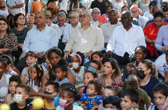 TribunaHabana's tweet photo. Conmemoran aniversario 80 del natalicio de Eusebio Leal
https://t.co/QzYUNpQaAc https://t.co/jkQn9Q6BRH