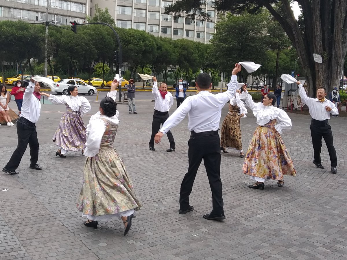 BALLETQUITUS's tweet photo. Rutas Libertarias, Quitus presente en Agosto mes de la Artes @culturaquito @TurismoQuito https://t.co/3KZsZDSGtn