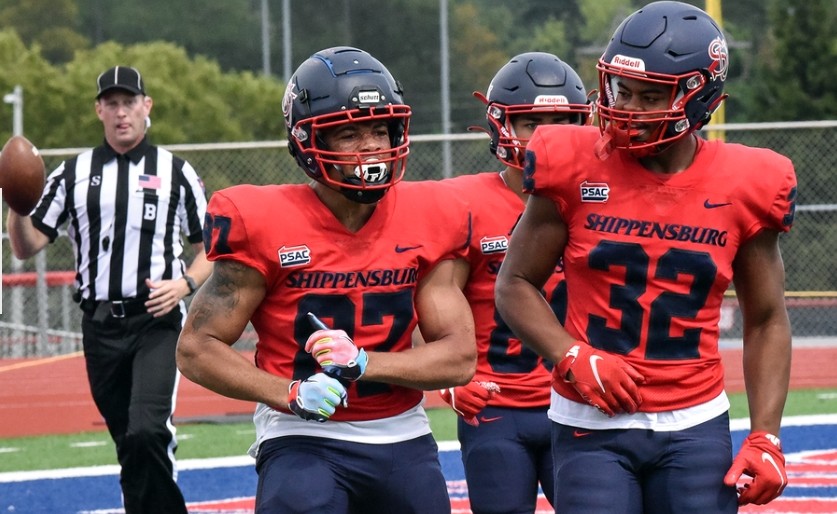EBBenson2's tweet photo. Proud of our boy doing his thing, making devastating blocks to spring his teammates free for TD'S. Doing what he has been doing for a long time. Also made a unbelievable catch but it was out of bounds. ππ―βΌοΈ #ForeverGrinding #YourTimeComing #UpTopFam https://t.co/88VmYgInpf