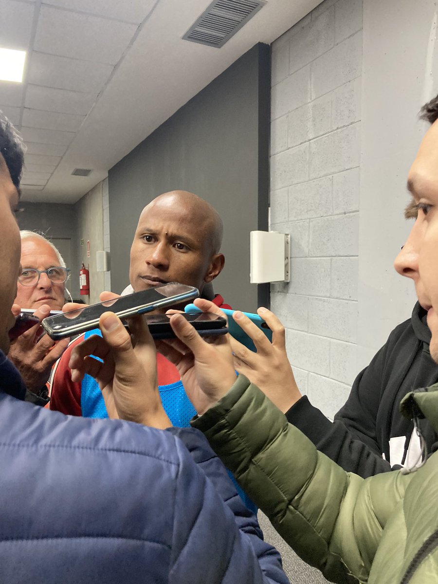 “Una lastima que pase esto entre colegas, tiramos la pelota afuera porque habían 2 futbolistas tirados y ellos no la devolvieron, le dije al Mota que esas cosas no podían pasar, tendrán que reflexionar y darse cuenta que estuvieron mal”

Mathias Acuña, jugador de Rentistas.