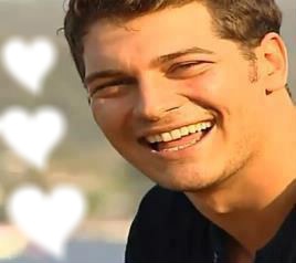 #ÇağatayUlusoy <a href="/cagatayulusoyy/">Çağatay Ulusoy</a>...Desde el cielo a mí llegó
Una especie de amor
Que te juro que no conocía
Que partió en dos mi vida
Poco a poco iluminó
El más oscuro rincón😢❤️🇹🇷🇦🇷❤️