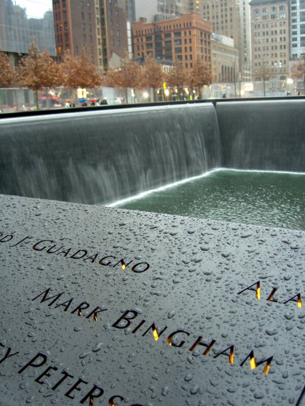 Every September 11th I remember one of my earliest co-workers, Mark Bingham. He gave everything that day by joining the small group that re-took #Flight93 and saved countless lives. Miss you, man ❤️