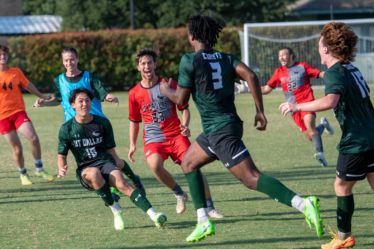 dougfejer's tweet photo. Well folks.......

20 years of photographing UTD Soccer this is #1.

The clock was counting down with 10 seconds to go in the match.

#3 headers a corner kick to defeat Trinity University 2-1.

@UTDCOMETSPORTS @UTDMensSoccer #whoosh https://t.co/TKPeA6FQLB
