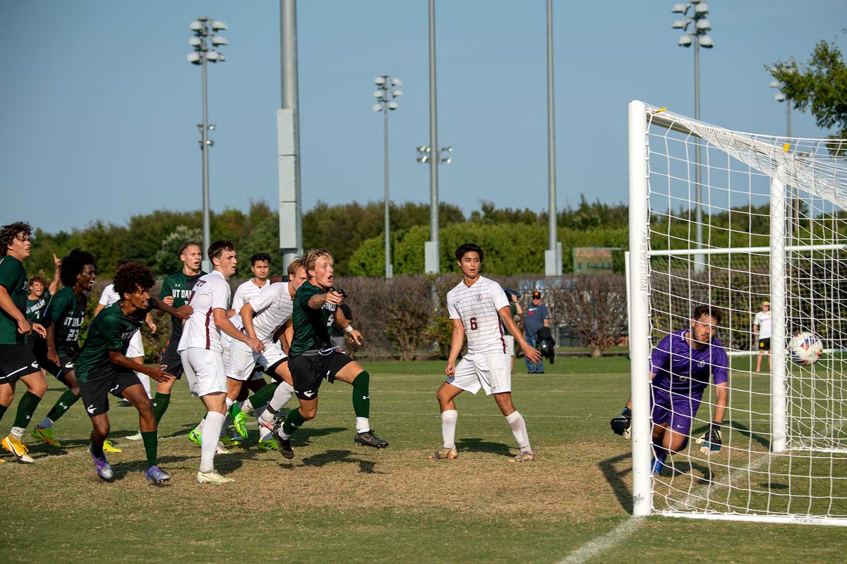 dougfejer's tweet photo. Well folks.......

20 years of photographing UTD Soccer this is #1.

The clock was counting down with 10 seconds to go in the match.

#3 headers a corner kick to defeat Trinity University 2-1.

@UTDCOMETSPORTS @UTDMensSoccer #whoosh https://t.co/TKPeA6FQLB