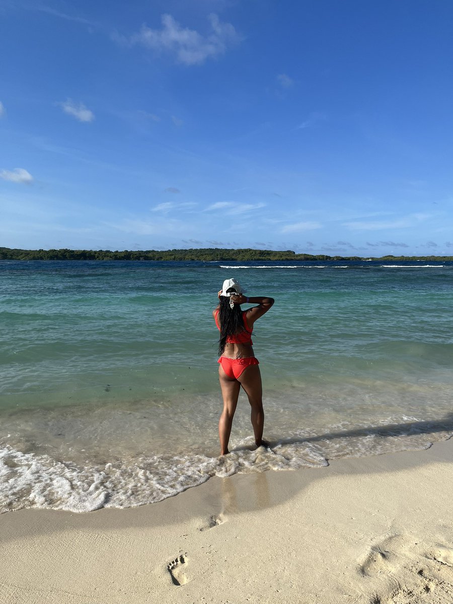 XimenaaconX's tweet photo. Arenita playita🌴🇻🇪 #cayosur https://t.co/xG2UPoiarr