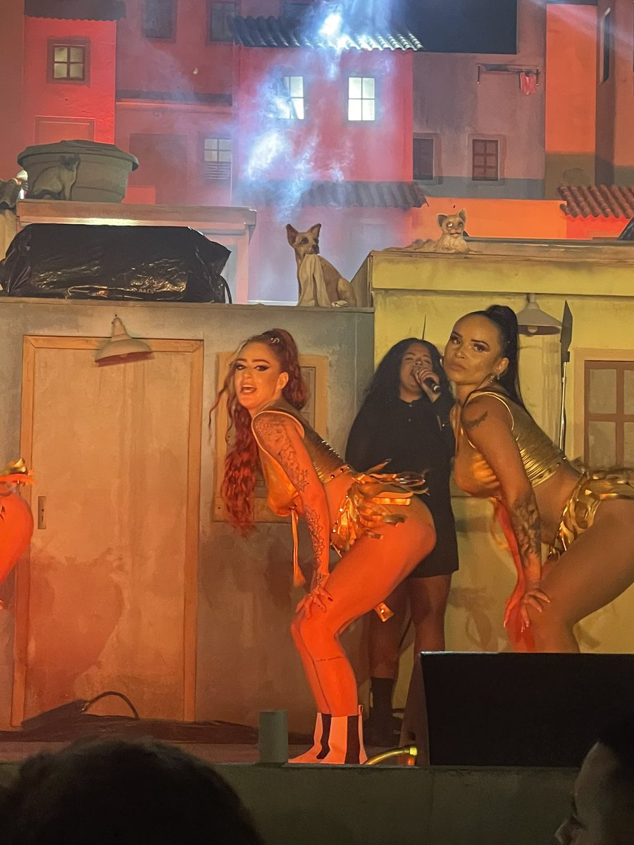 rodrigonevesmg's tweet photo. @anaclaraac no balé da Lexa, no Espaço Favela do #RockInRio ! Arrasou demais, bonita! Muita luz nesse seu caminho como bailarina e apresentadora. O mundo é teu, mana!💖✨ #anaeavegana https://t.co/1XIvS7zIUR