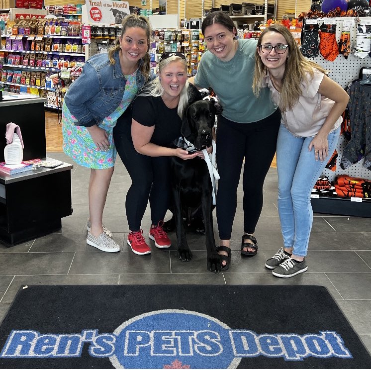 TeamInglis's tweet photo. Wrapped up our first weekend as a team with a quarter final finish! Fought hard to the end, pushing the game to an extra end where it came down to a measure! Celebrated with a trip over to @RENSPETS in Whitby to thank them for their support this season! 🐾🥌 #sponsorlove https://t.co/hwZlioZtyR
