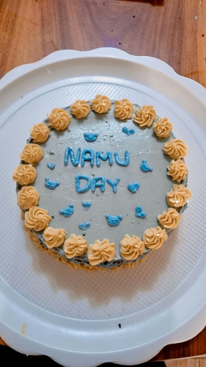 cleaver_dc's tweet photo. #HappyBirthdayNamjoon 
#HappyRMDay 
Es pastel de este año quedó bonito TuT https://t.co/hJpiAxgwsV