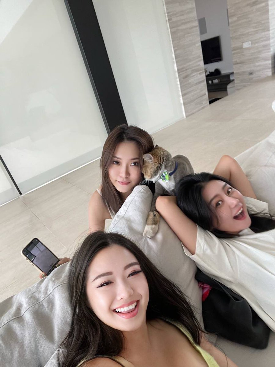veratheape's tweet photo. My weekend with the girls 💕. @Irenezhao_ @AlyssaTsai https://t.co/iHsBcdIJt8