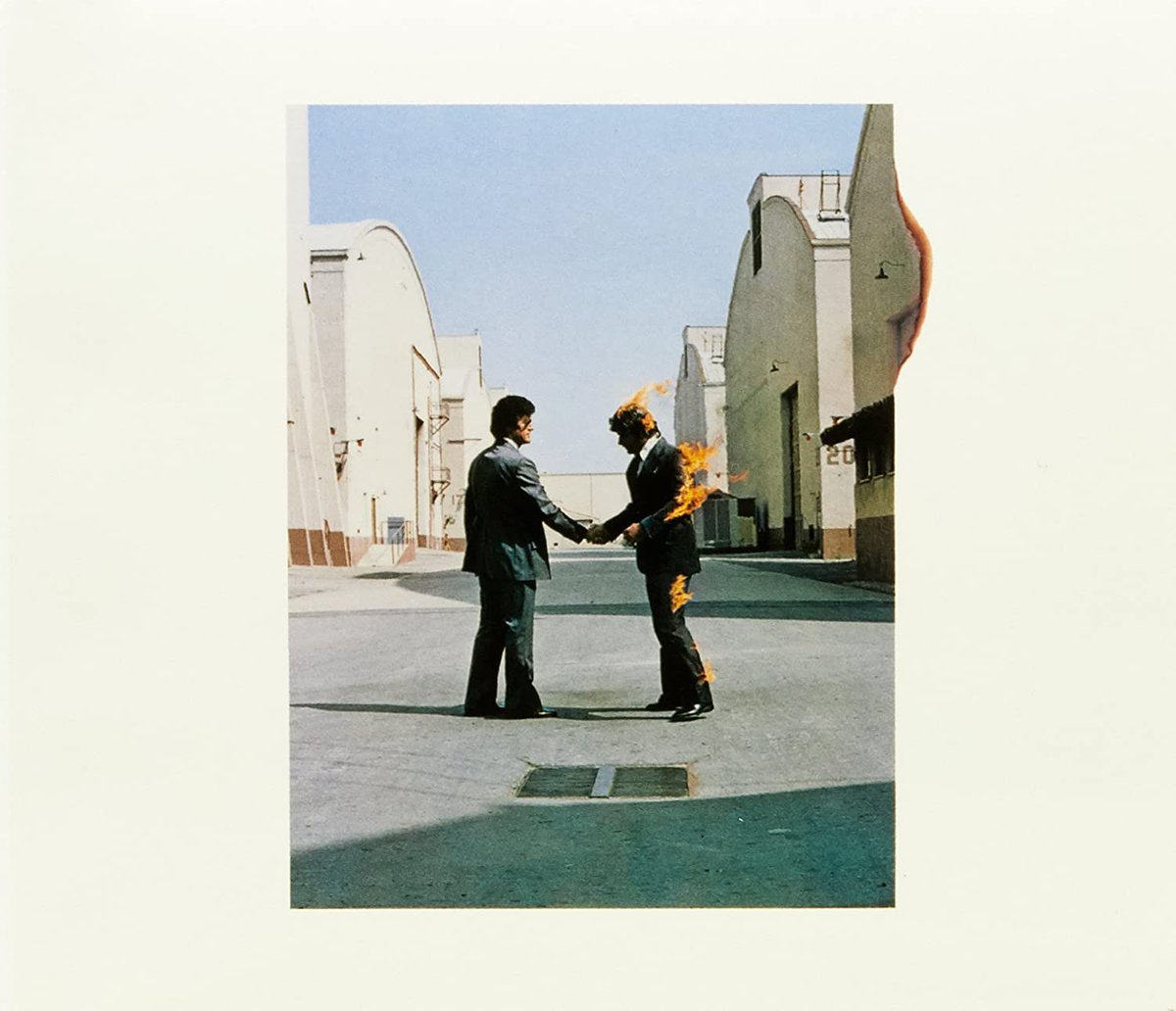 “Wish You Were Here” é o nono álbum de estúdio dos Pink Floyd e foi lançado neste dia em 1975. O disco deu a conhecer músicas como "Shine On You Crazy Diamond” e “Wish You Were Here".