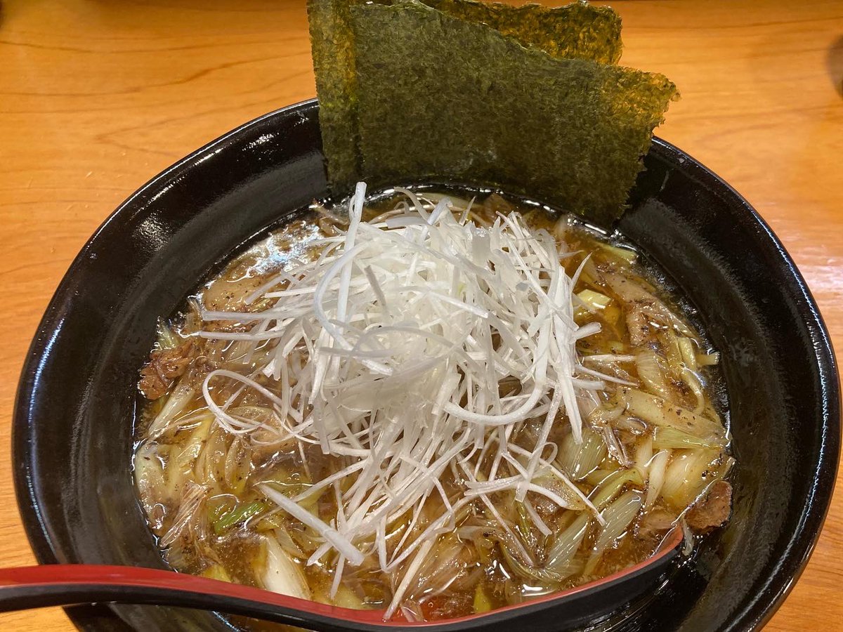 frogman_cat's tweet photo. いっぷく(名古屋市中川区)
牛骨のネギラーメンを頼みました。コクがあって美味しいのですが、油っこいのが苦手な人もいるかも。 https://t.co/rqnPGmtg58