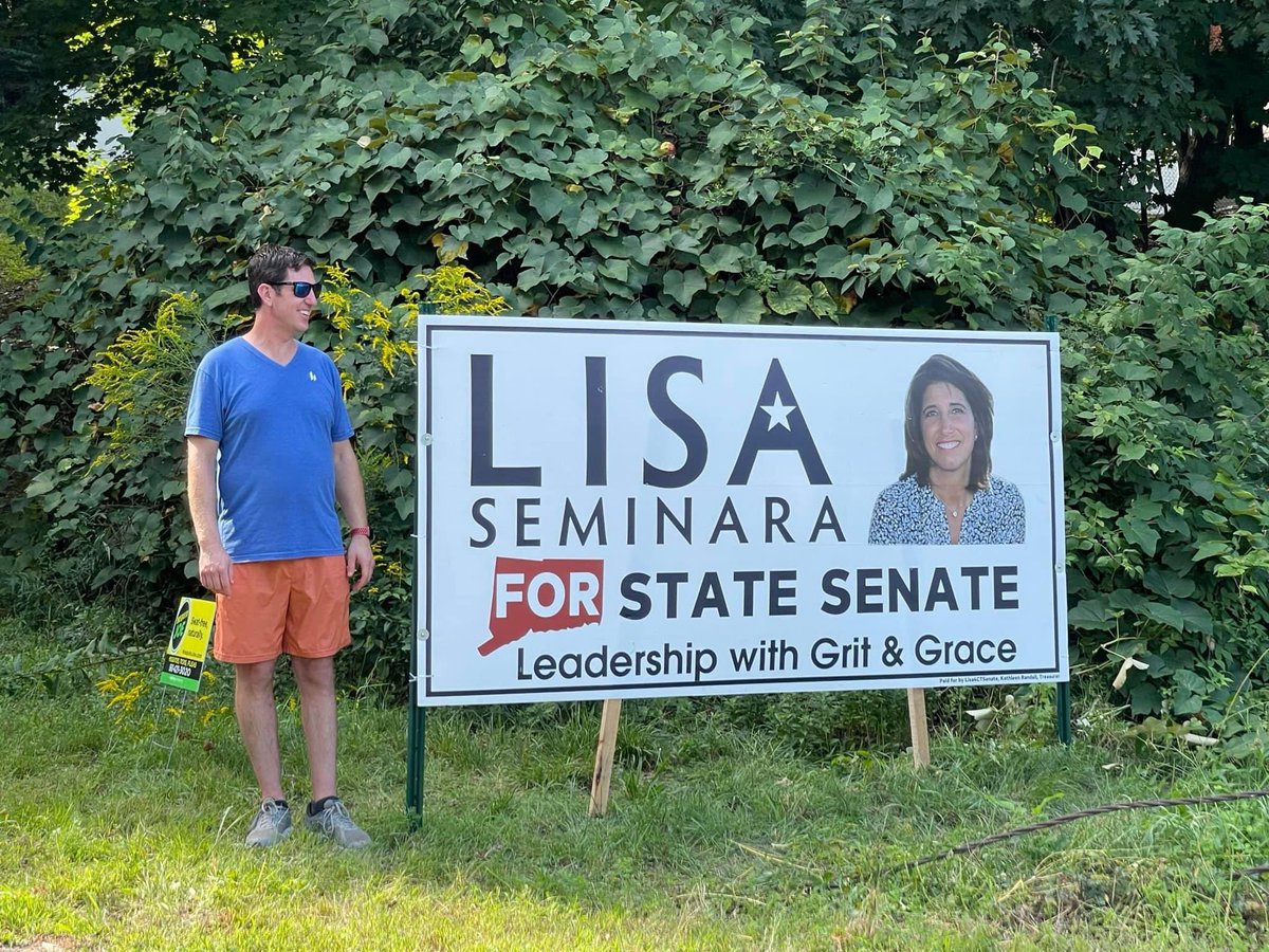 SenatorSeminara's tweet photo. Yesterday was another busy day for Team Lisa. While I continued door knocking, my team was busy getting signs out. Then we ended the day grooving at The Favarh Motown Fundraiser- nice to see @Mark4CT and Beanz. #lisa4ctsenate #ctgop #ctsenaterepublicans https://t.co/oh5SdLxB3A