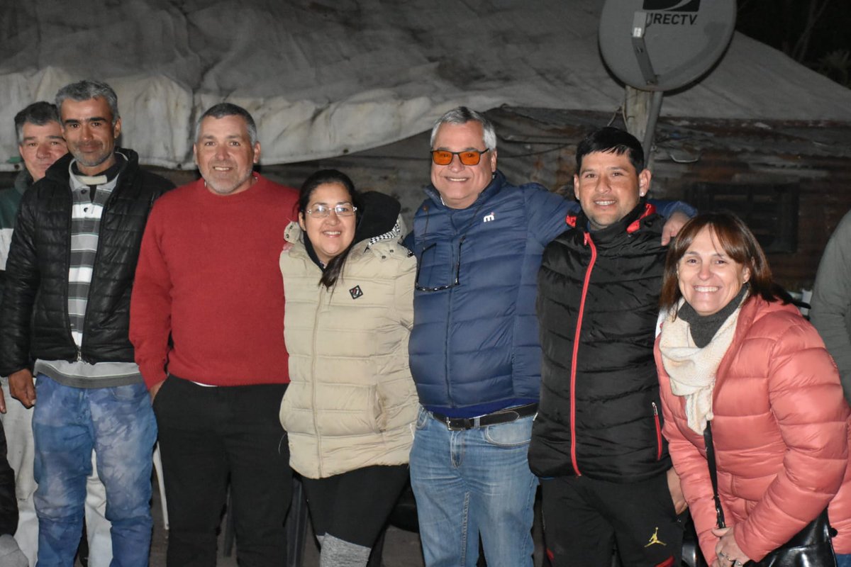 PROGualeguaychu's tweet photo. Reunión del concejal Pablo Echandi con vecinos de calle misiones y Cervantes, para conocer sus problemáticas del barrio. https://t.co/Pc9BxgTXx8