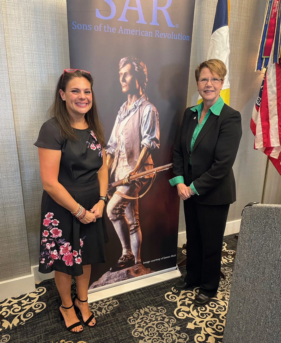 LEHSAPGOV's tweet photo. I met a SCOTUS associate justice in 2007 (RBG) and now an Ohio Supreme Court associate justice in 2022 (S.Kennedy). They say getting bit by a shark is more common. Article 3 (judiciary) is my favorite branch &amp; Federalist 78 (Hamilton) is my favorite Federalist Paper. https://t.co/EuJ98bOXNi