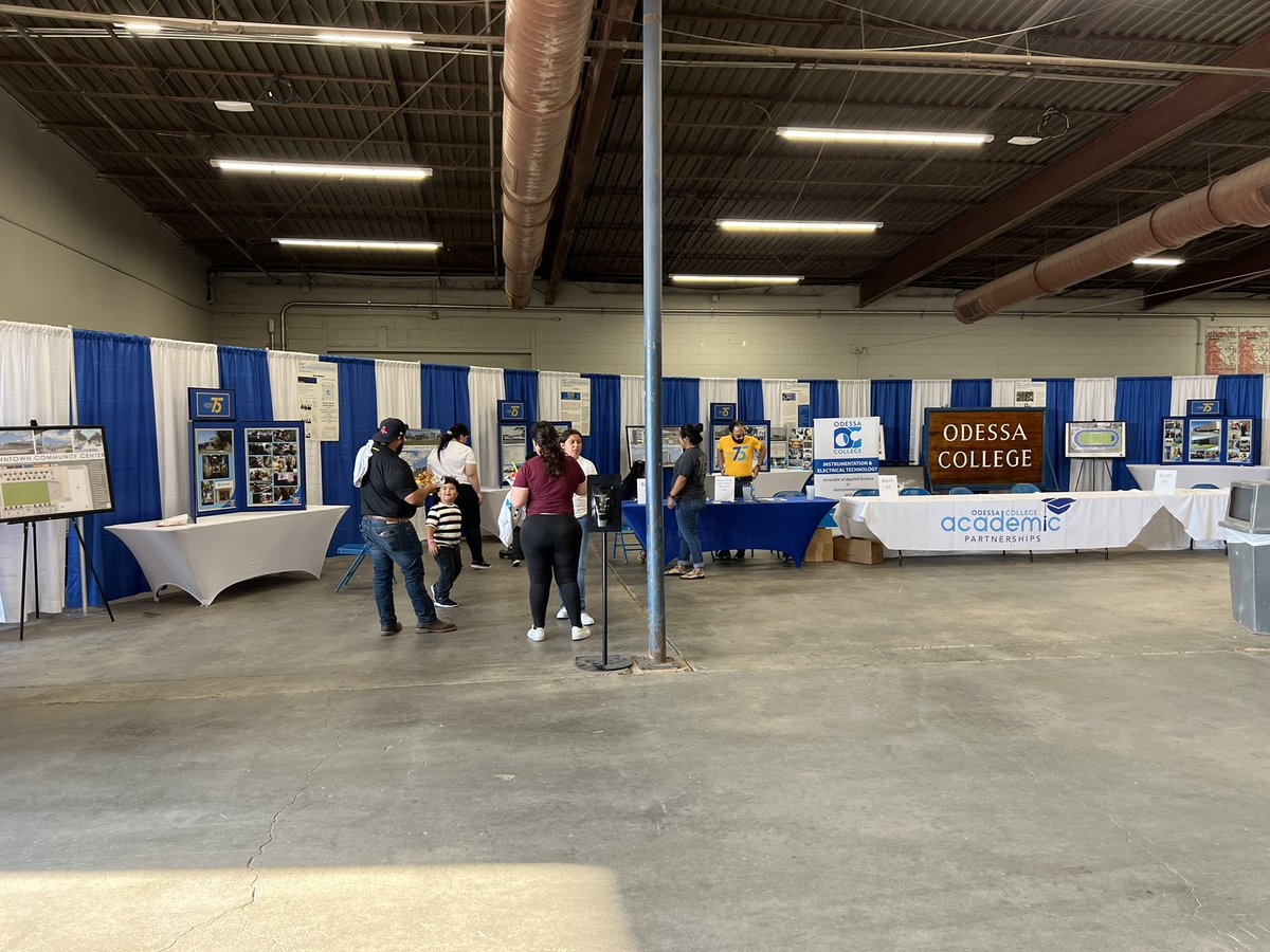 VP1TrueAnderson's tweet image. Glad to be out this evening with @OdessaCollege at the @PBFair for the last day of fair. #comm_coll #tweetoc💙🤍 #permianbasin
