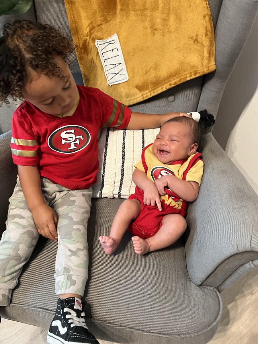 xxCoco7's tweet photo. It’s ok Sissy next game is ours ❤️💛 #ninerfaithful https://t.co/Tvu6MaBQcH