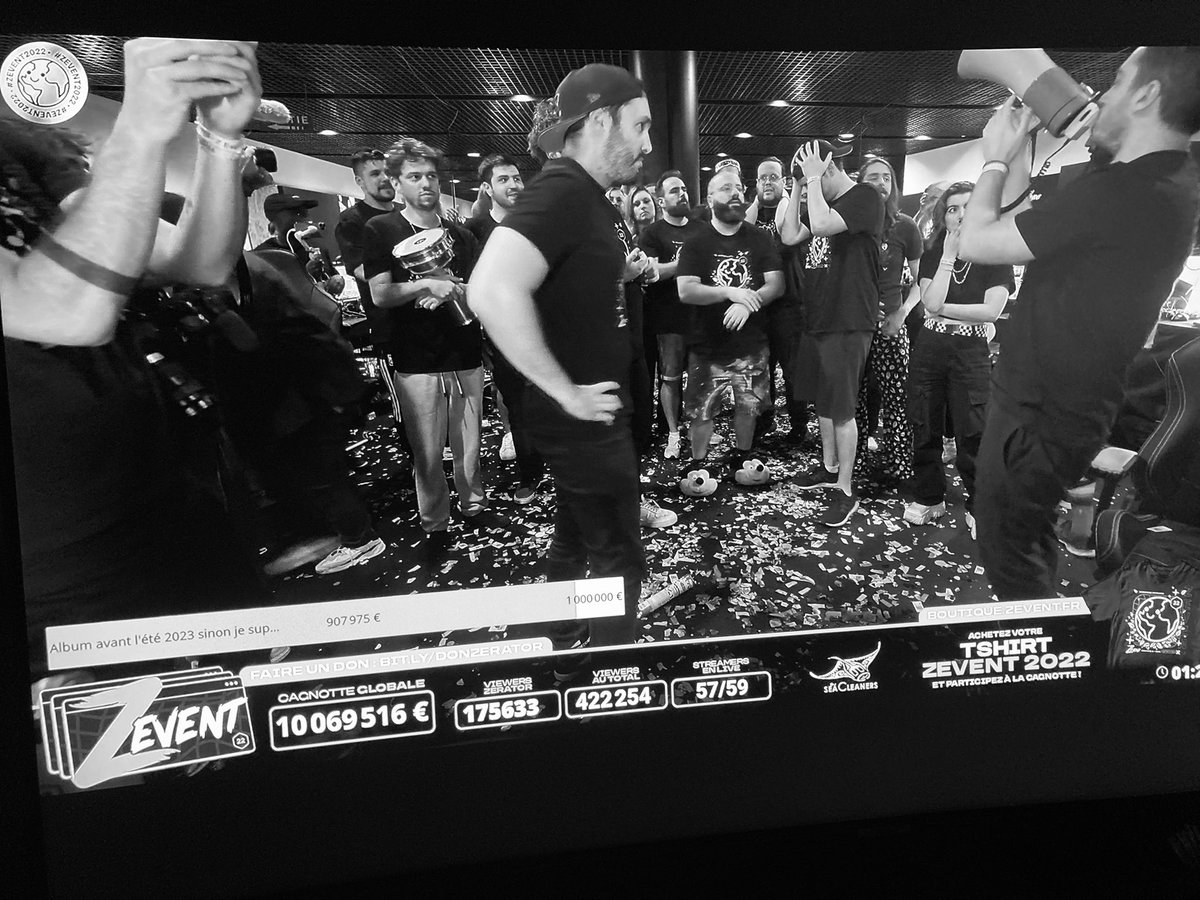 EMassacrier's tweet photo. Incroyable, exceptionnel, historique … ! 🥺encore 1 WE intense, riche en émotions et beaucoup de (fous) rires 🔥 rien de plus génial que de vous avoir, cette année encore, suivi en direct, comme si on était avec vous à Montpellier, mais de chez nous 📺📱#ZEVENT2022 #RushFinal https://t.co/NEPv5LUK32
