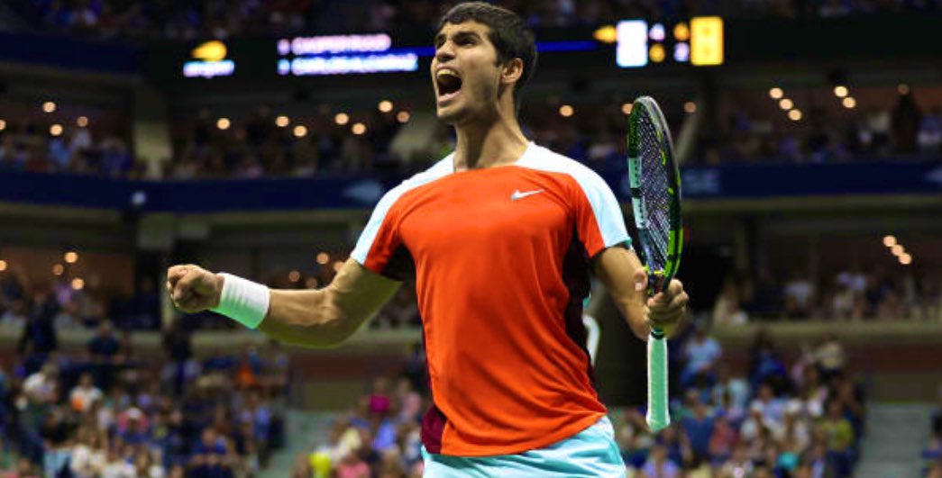 HISTORIA DEL DEPORTE

☝️Carlos Alcaraz es el jugador MÁS JOVEN de todos los tiempos en llegar al N°1 del mundo.

🇪🇸 Alcaraz (19 años, 4 meses)
🇦🇺 Hewitt (20 años, 9 meses)
🇷🇺 Safin (20 años, 10 meses)
🇺🇸 McEnroe (21 años, 1 mes)
🇺🇸 Roddick (21 años, 2 meses)