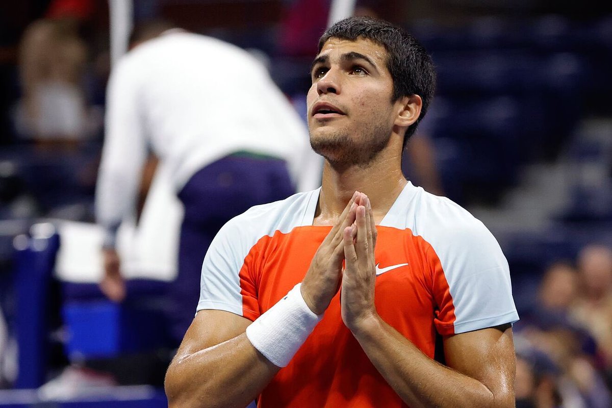Respiro_Tenis's tweet photo. EL ELEGIDO 💥 

Carlos Alcaraz 🇪🇸 es el nuevo número del mundo y lo consigue a los 19 años de edad. 

Es el tenista más joven en toda la historia en conseguirlo. https://t.co/vUQC4p9Zky