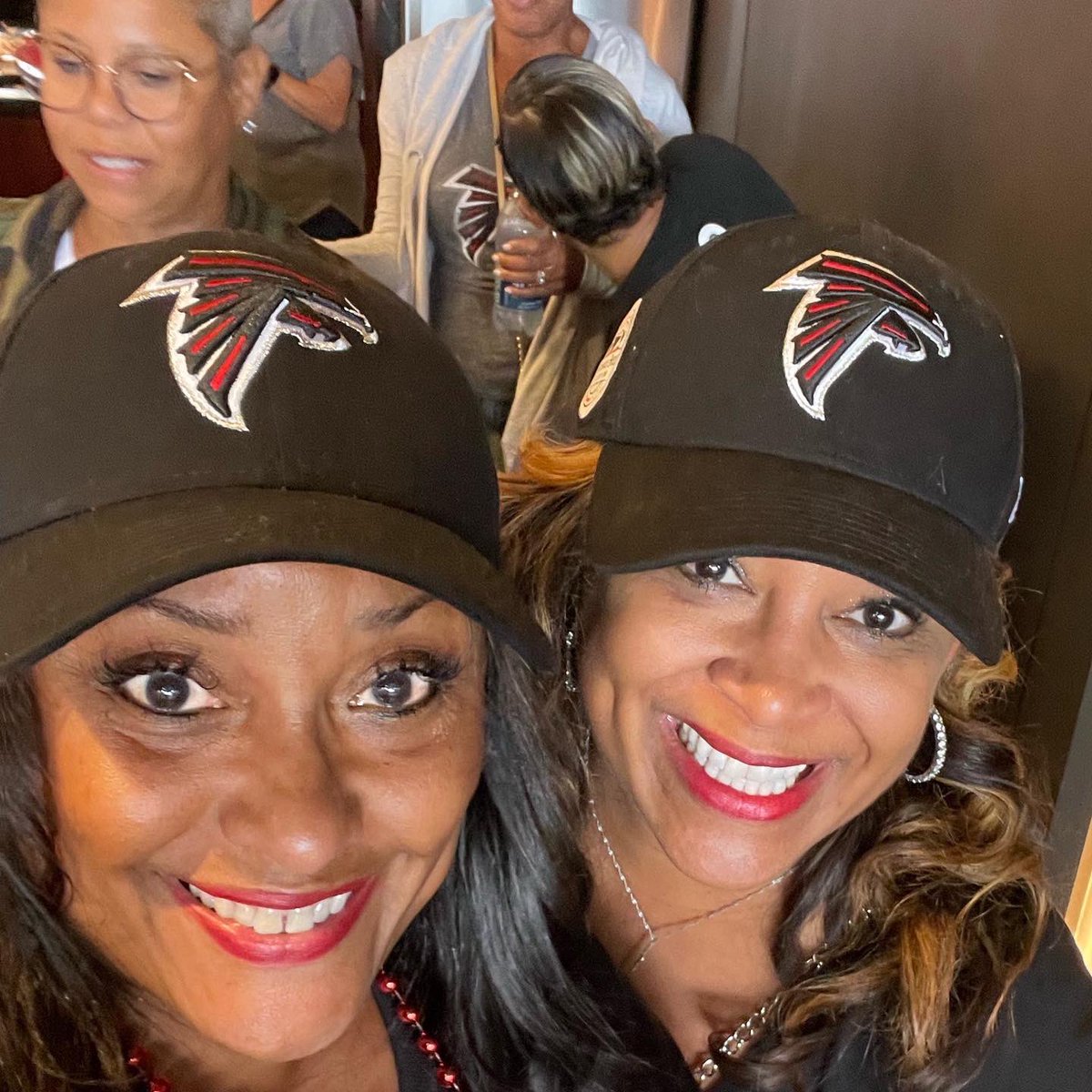 It was sooooooooo GOOD ……
until it wasn’t ♥️🖤
#FalconsFan 🏈 
<a href="/andreforatlanta/">Andre Dickens</a> <a href="/KeishaBottoms/">Keisha Lance Bottoms</a> <a href="/jermainedupri/">Jermaine Dupri</a> <a href="/AtlantaFalcons/">Atlanta Falcons</a> <a href="/MBStadium/">Mercedes-Benz Stadium</a>