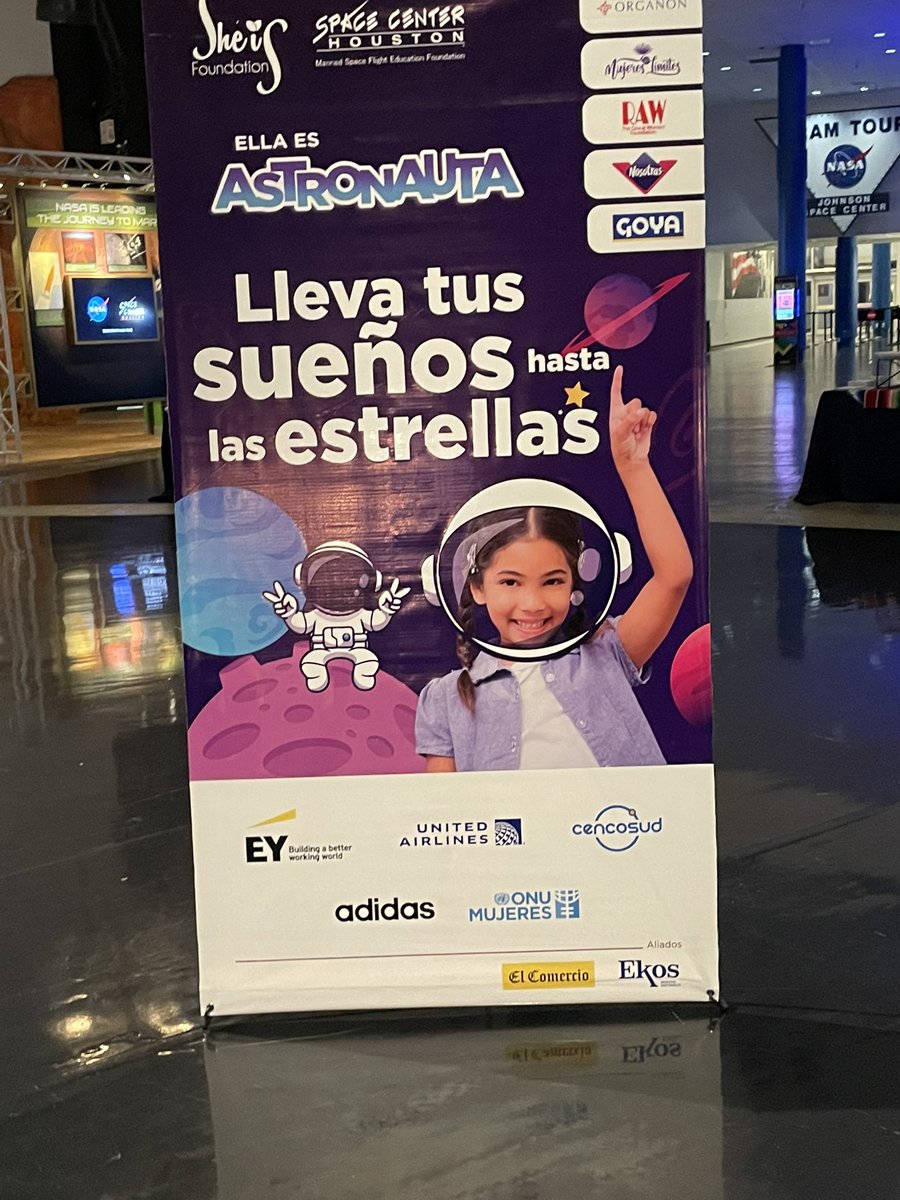 DianaRaquel72's tweet photo. Tuvimos el gusto de acompañar a la primera tripulación de niñas ecuatorianas a su graduación en el Space Center en Houston. Felicitaciones a todas!!! #SheisFoundation #unitedenecuador https://t.co/MiprXBVKWG