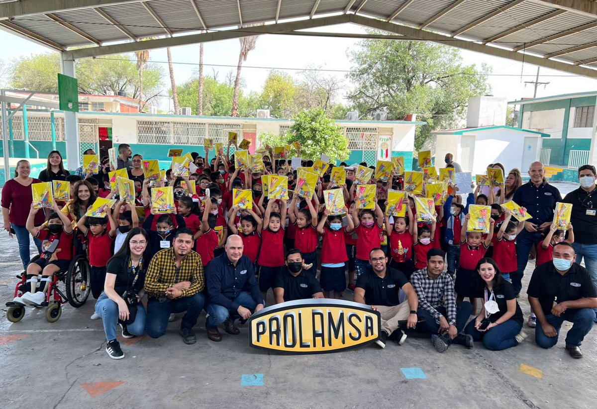 AlhinnaVargas's tweet photo. Todos formamos parte de esta ciudad y es importante que todos, tanto los servidores públicos como las empresas se involucren en temas de responsabilidad social y que mejor, que sea en temas de impulso a la educación.
#diputadamonterrey #distrito6 #mty #prolamsa https://t.co/SCHmfFmx3b