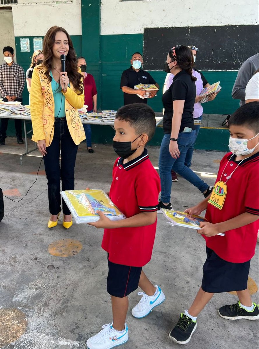 AlhinnaVargas's tweet photo. Todos formamos parte de esta ciudad y es importante que todos, tanto los servidores públicos como las empresas se involucren en temas de responsabilidad social y que mejor, que sea en temas de impulso a la educación.
#diputadamonterrey #distrito6 #mty #prolamsa https://t.co/SCHmfFmx3b