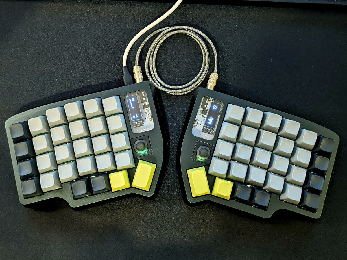 3ricG's tweet photo. I didn't need another keyboard, but just built my boardsource lulu keyboard!
Durock Sunflower switches and Matt3o MT3 3277 keycaps.
https://t.co/2oH5YvyTj3
#lulu #boardsource #keyboard #ergonomic #splitkeyboard #tactile #durock #durocksunflower #matt3o https://t.co/OIBRcT1UTE