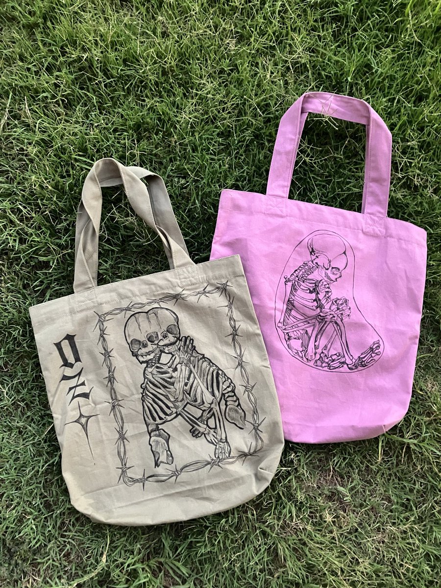 Lennin0z's tweet photo. Im going to be sharing some of my work publicly for the first time and gonna have a few hand drawn tote bags for sale ! If it sounds like fun you should stop by and maybe bring a friend to dress up with ! :) https://t.co/Jep0pUo6l1