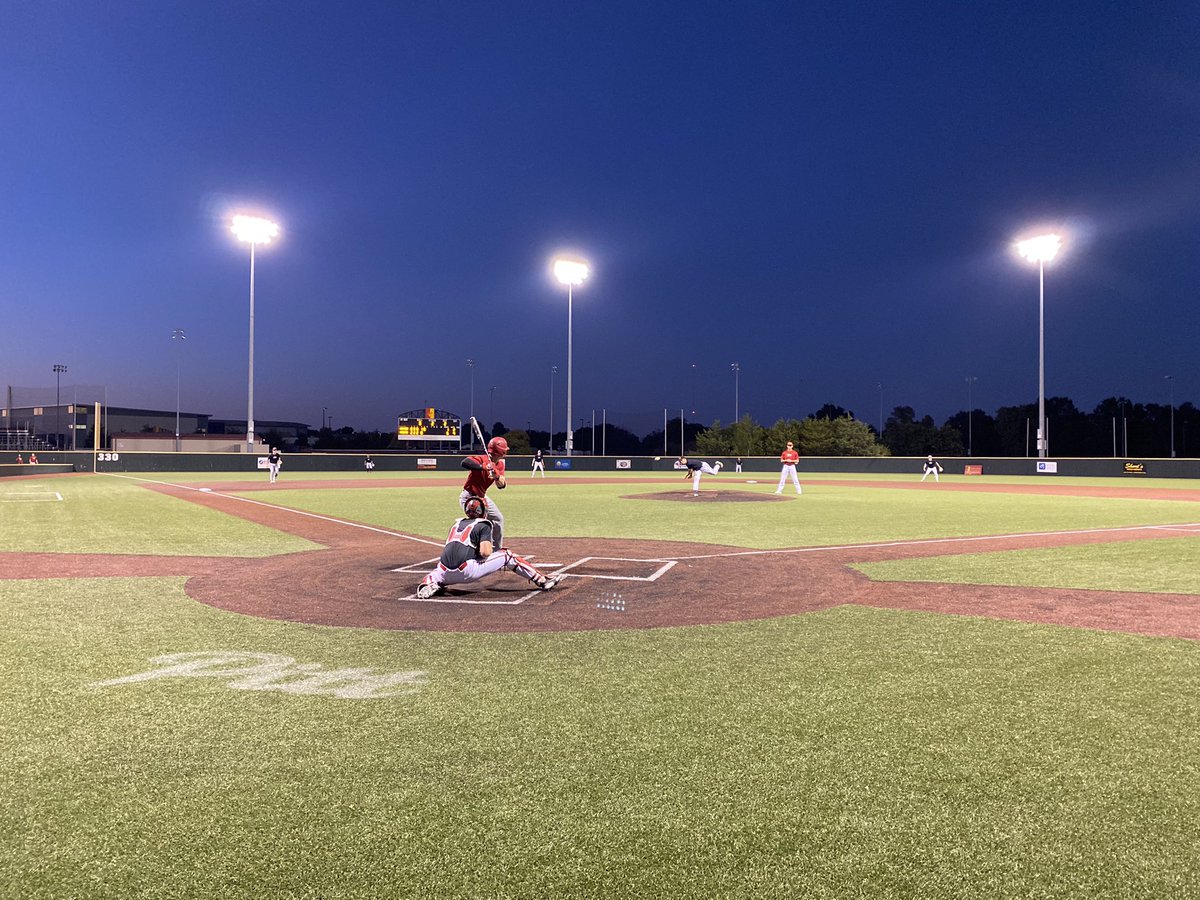GorillasBSB's tweet photo. Scenes from a Sunday night scrimmage: https://t.co/bO24kBE6xF