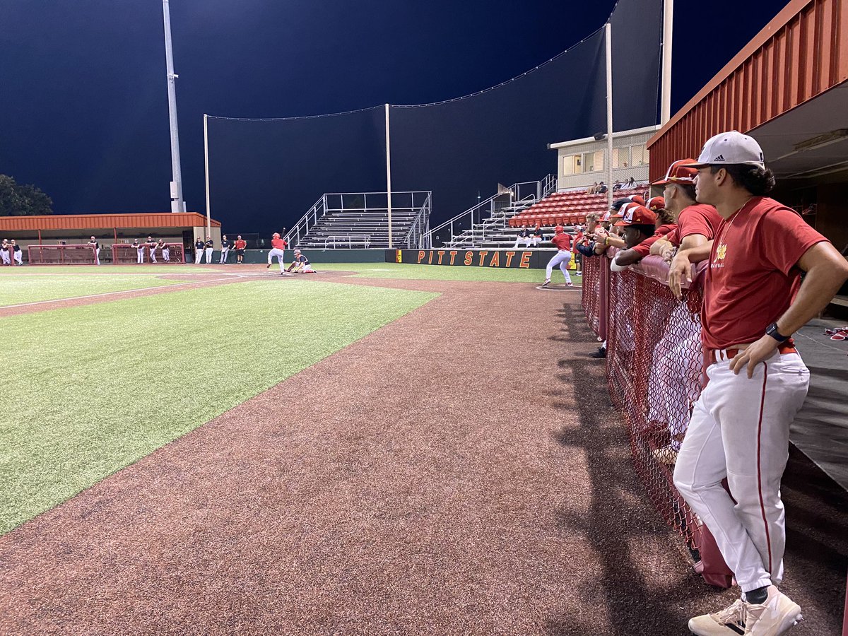 GorillasBSB's tweet photo. Scenes from a Sunday night scrimmage: https://t.co/bO24kBE6xF