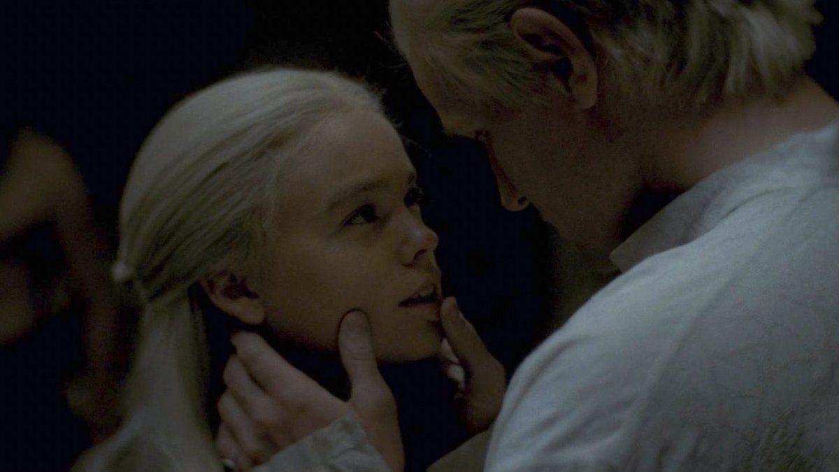AyoubCh94's tweet photo. Those who were okay with Jon and his auntie are now all of a sudden disgusted with Rhaenyra and her uncle…👀
#HouseOfTheDragon
#HouseOfTheDragonHBO https://t.co/ZdmFfCxAys
