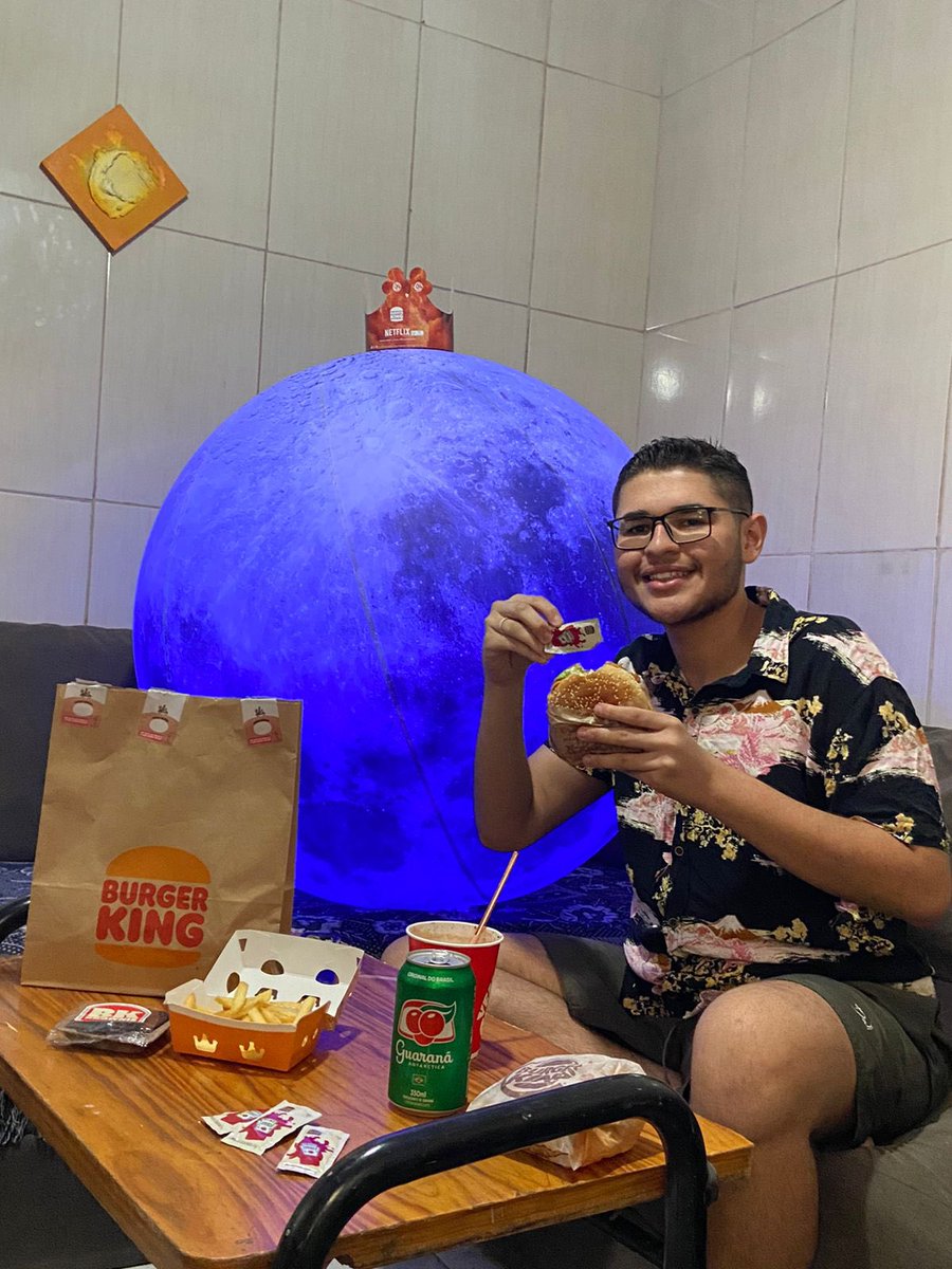 BurgerKingBR's tweet photo. PREPARADO PRA LEVITAR E CURTIR O MELHOR SHOW DA NOITE COM UM BK BEM GOSTOSO https://t.co/y7Ktumco0m
