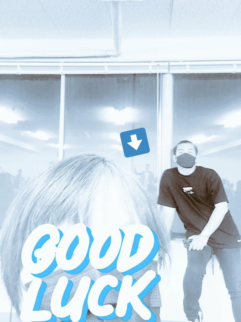new3sjinxs's tweet photo. Good  morn(s)ing(to)𖠚ᐝ
٩(๑ᵕᴗᵕ๑)وおはよう
Singto写真集イベントの奇跡の一枚(笑)
慌ててスマホカメラ起動し
適当にシャター押したら思わずの自撮り(あるあるだよねw)
したらなんと！
後ろにピジェーンがバッチリ!!( ﾟдﾟ)ﾊｯ!!
ガラス越しにSingtoまで(笑)
#SingtoPrachaya 
#SingtoInJapan https://t.co/b2IuJRaVtC