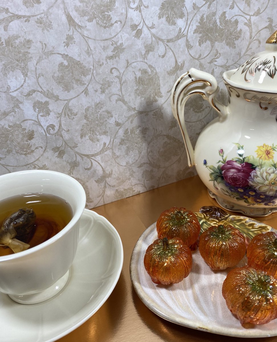 TeaGlobes's tweet photo. Pumpkin spice Tea globes®. Available only at https://t.co/Yyu4FMEQB1 https://t.co/cl64YcQUc3