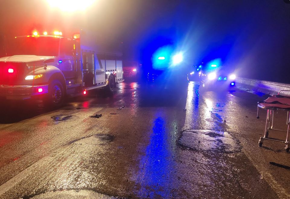 Queen_City_News's tweet photo. #BREAKING UPDATE: Four people were killed and two others were injured in a multi-vehicle crash early Sunday morning caused by a wrong-way driver in #ChesterCountySC, emergency officials said.
READ MORE: https://t.co/GW08VarpIF https://t.co/y8aJKhUXh5