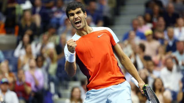 THugotom's tweet photo. #USOpen Carlos ALCARAZ gagne son 1er grand chelem et devient le plus jeune numéro 1 mondial depuis le début de l’ère open. Un nouveau champion d’exception venu d’Espagne ! #CarlosAlcaraz #tennis #sport 

Score : 6/4 2/6 7/6 6/3 👊🏻🇪🇸 https://t.co/l8TwyPkrdF