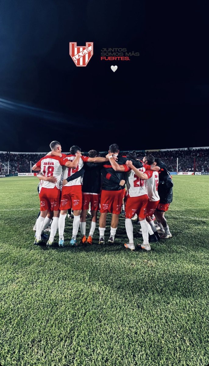 francowatson05's tweet photo. Hermosa noche en casa con nuestra gente🔥🔥🔥🔥.                               TODOS JUNTOS 🔴⚪️🔴.                      @InstitutoACC https://t.co/MBUxqOVZWr